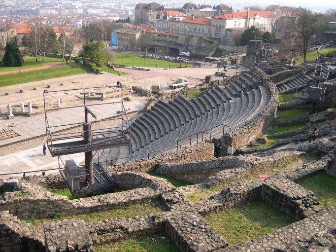  vue générale sur l'amphithéâtre romain